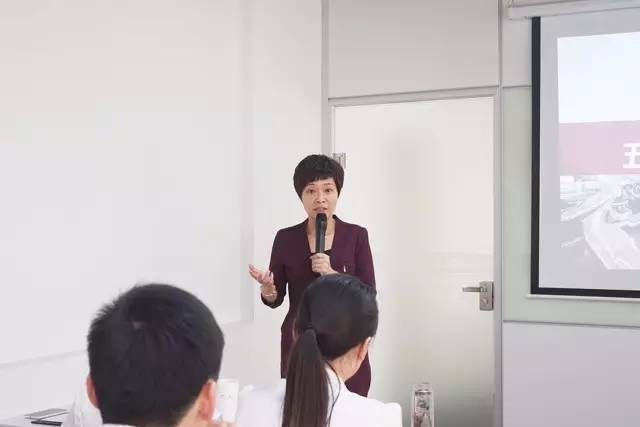 东方龙商务举行月度工作总结表彰会,六月提质提速求突破 东方龙商务举行月度工作总结表彰会,六月提质提速求突破